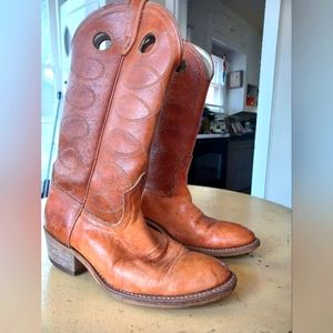 Women's cowboy boots size 8